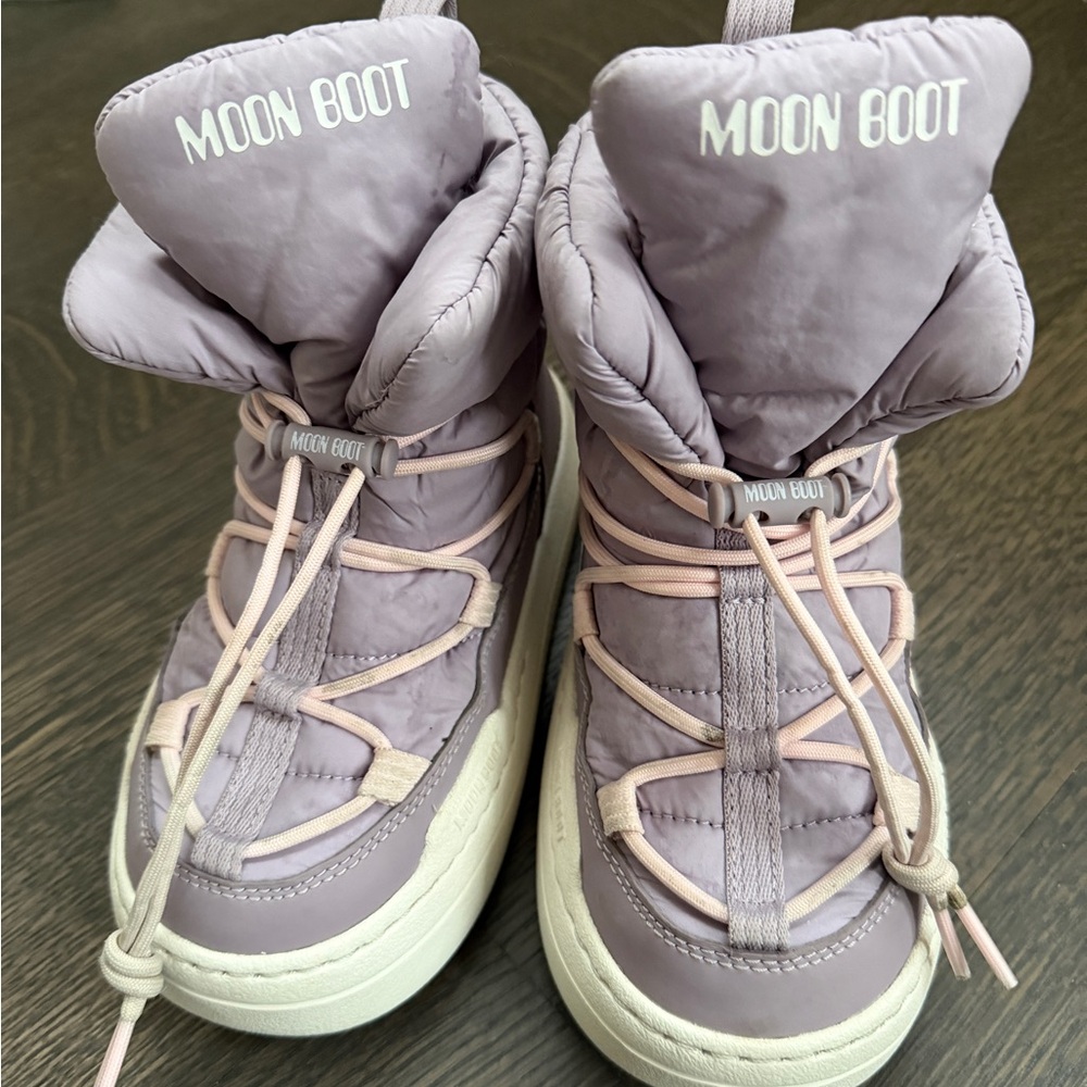 Moon Boot Kids Boots in Lavender and Off-White